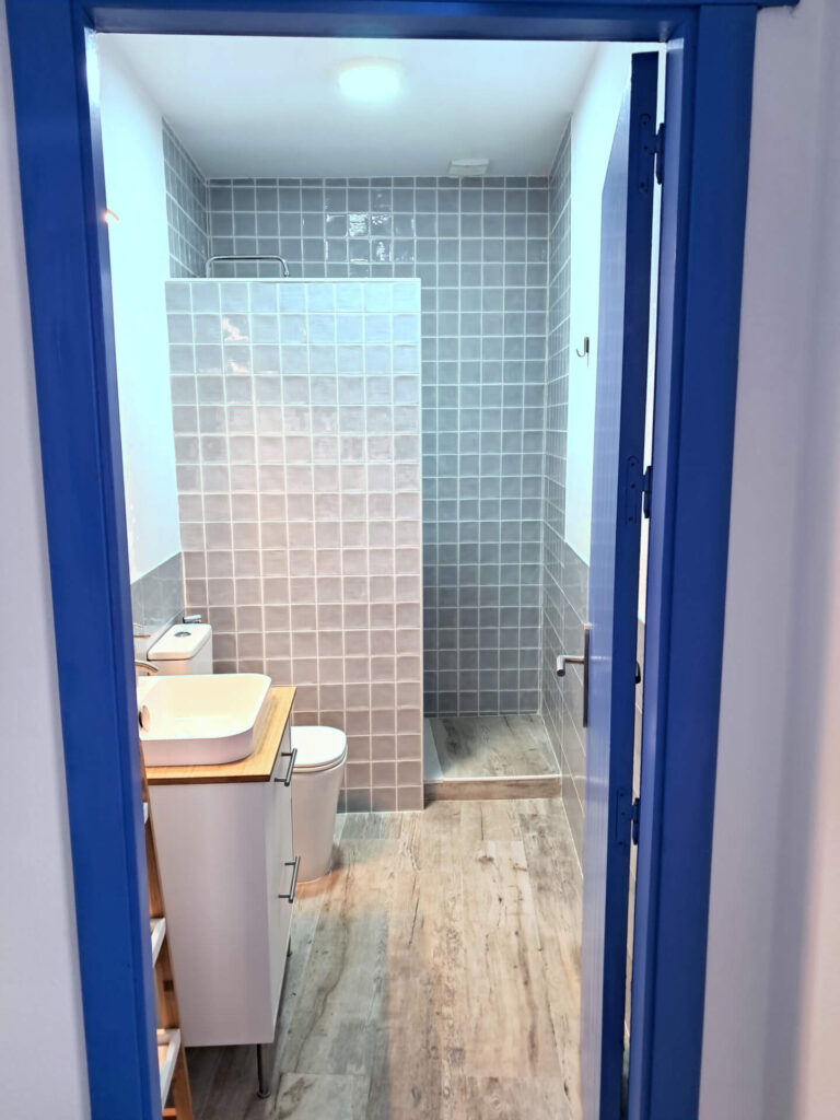 Apartamento El Cuartel en Conil Centro apartamento El Cuartel Conil centro baño