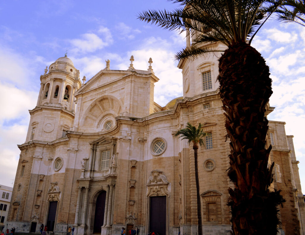 Visit to the Cadiz cathedral, from our apartments in Conil