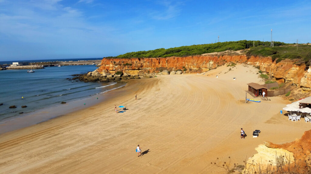 Cala del Aceite, a beach protected by cliffs in Conil de la Frontera