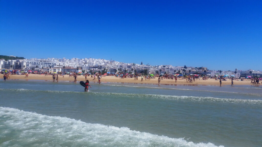 Los Bateles beach in Conil, a wide beach with golden sand and crystal clear waters on the Costa de la Luz